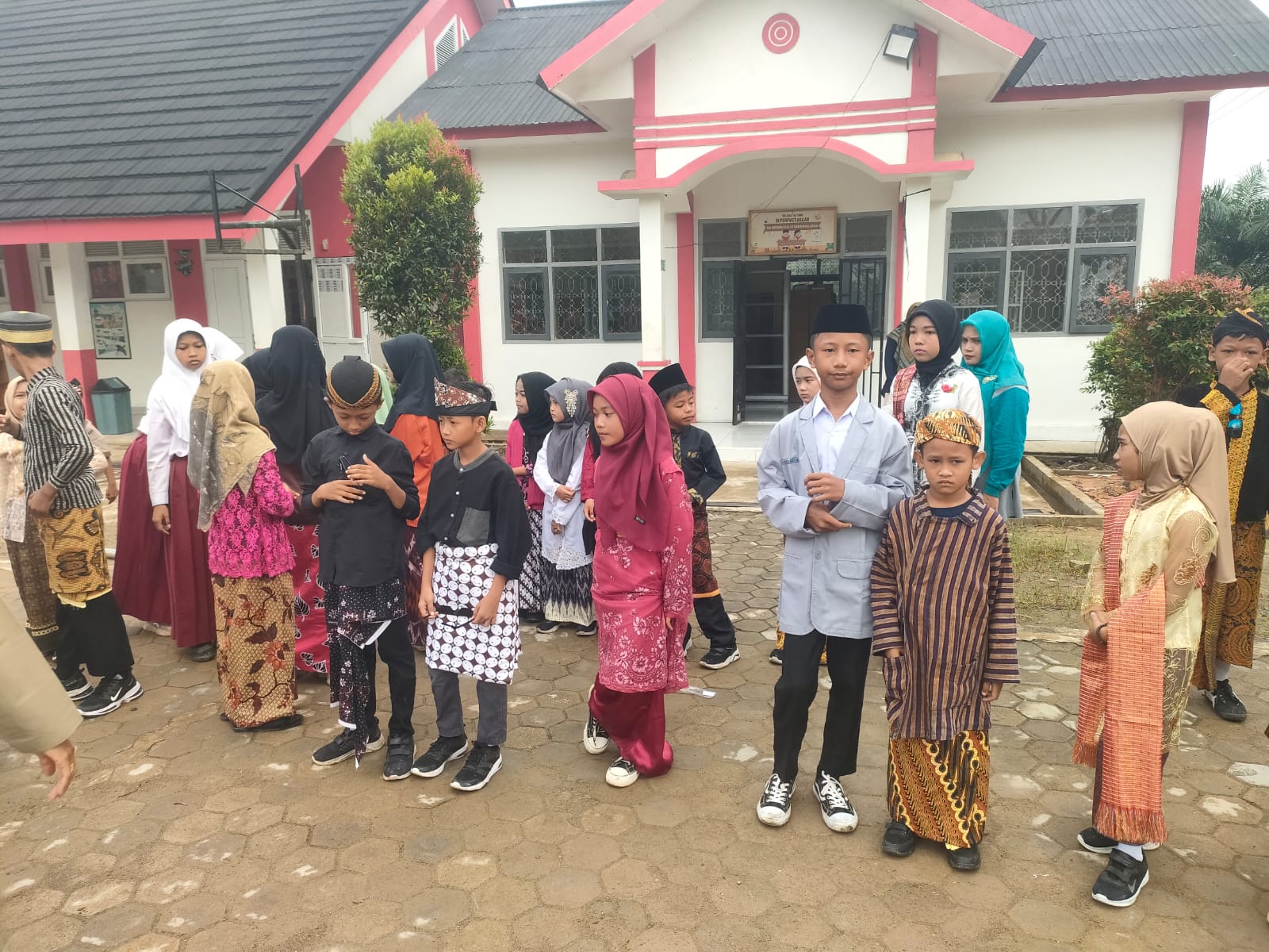 Merayakan Hari Kartini: Menggali Kreativitas dan Semangat Perjuangan